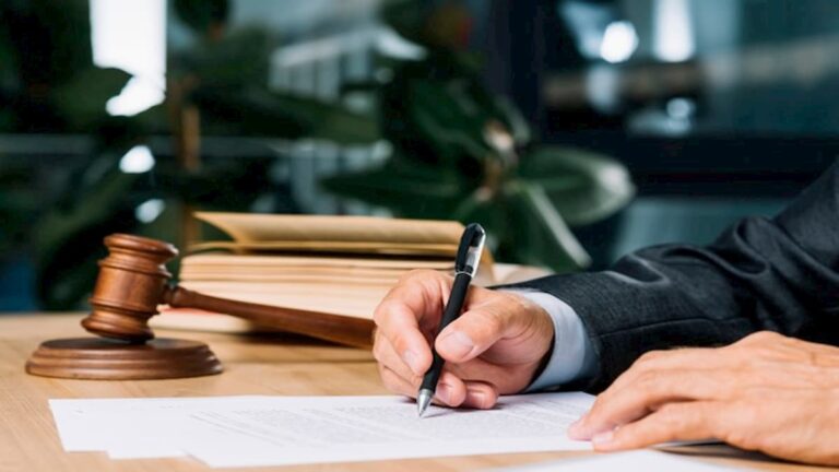 A Complete Guide to Hiring the Right Strata Lawyer
